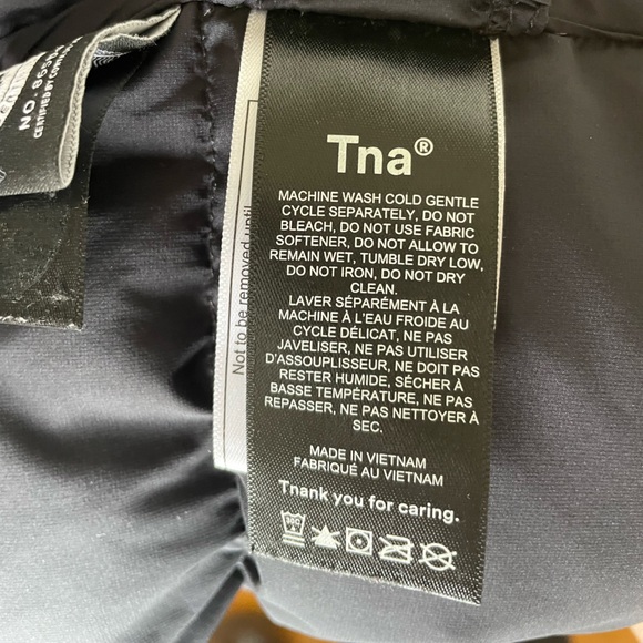 Aritzia Super Puff Black Shorty medium - Picture 5 of 8